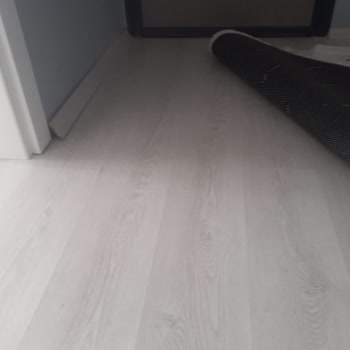 Floorpan Parkelerin Bütün Birleşim Yerlerinin Kalkması Kalitesizliği
