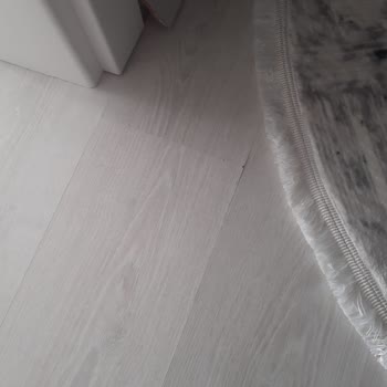 Floorpan Parkelerin Bütün Birleşim Yerlerinin Kalkması Kalitesizliği