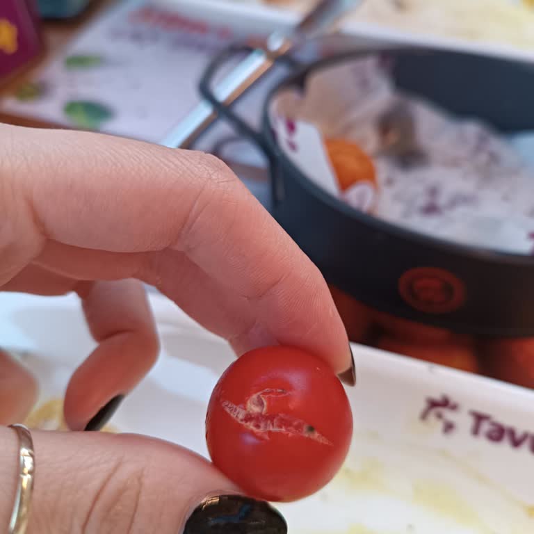 Tavuk Dünyası Küflü Ve Kıl Dolu Salata