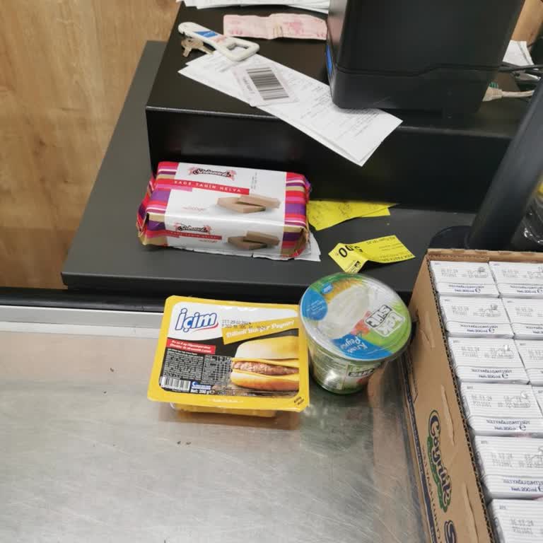 Hakmar Express Hakmar Mağazası Çalışanlarının İlgisizliği