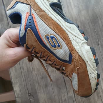 Skechers Shoes Faulty Seams and Fading Fabric Issue