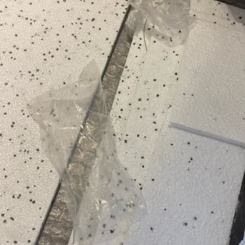 Enza Home Teslimat Süresi 21 Hafta Olan Halı Ve Teşhir Aydınlatma