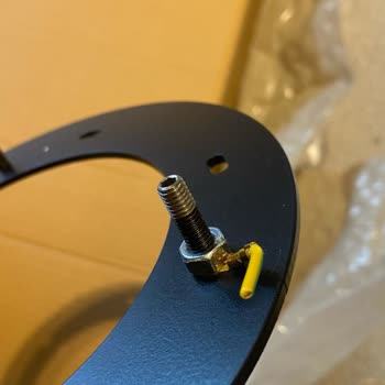 Enza Home Teslimat Süresi 21 Hafta Olan Halı Ve Teşhir Aydınlatma