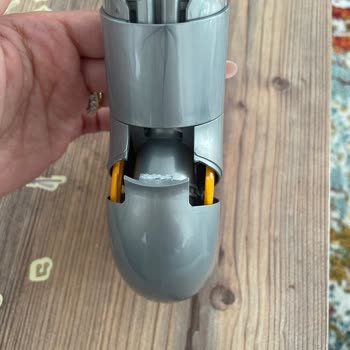 Dyson V12 Mobilya Adaptörü Kırıldı