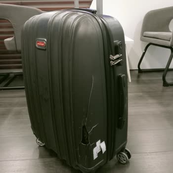 Air Albania Aır Albania Valiz Hasarına Çözüm Olmuyor