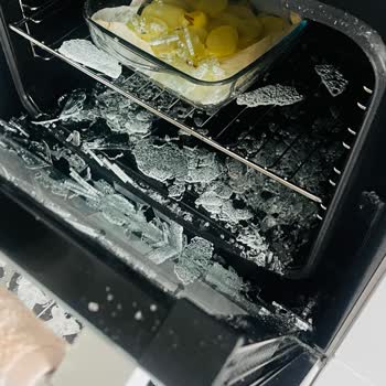 Simfer Fırın Camı Patladı