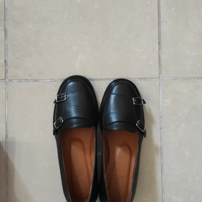 Elle Ayakkabı Satmış Olduğunuz Ayakkabı Açılır Dediniz