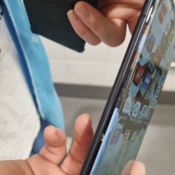 Tecno Mobile Tecno Phantom X2 Kılıfı Sıkıntısı