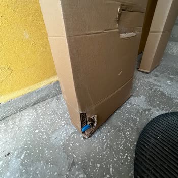 Horoz Lojistik Eksik Ürün Ve Gelen Ürünü Apartman Kapısına Bırakma
