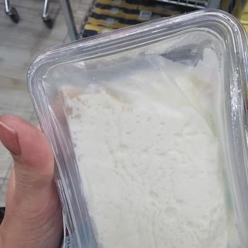 A101 Buzdolapları Bozuk Ve İçindekiler Küflenmiş