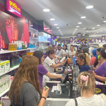 Gratis'in Çalışanları Hamile Yalanını Yutturup Sıraya Geçmesi