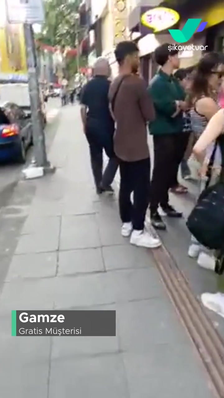 Gratis Müşterileri Mağazaya Almıyor! videonun kapak resmi