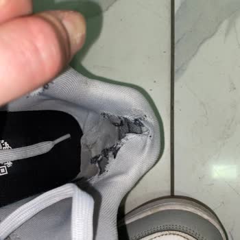 Puma 4 Aylık Hızlı Şekilde Yırtılan Ayakkabıyı Değiştirmedi