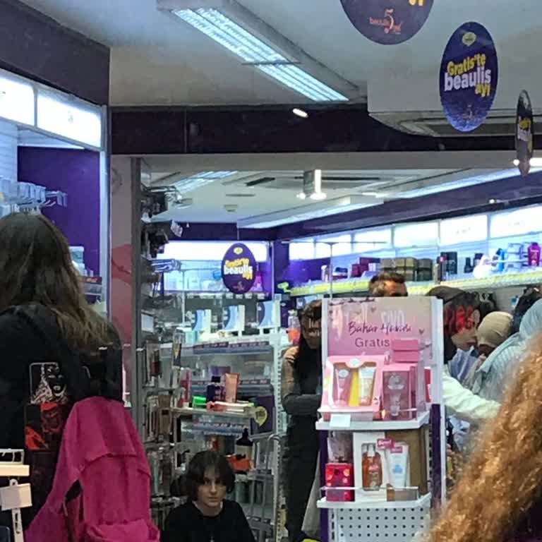 Gratis Müşteri Mağduriyeti -kapıda Bekletme