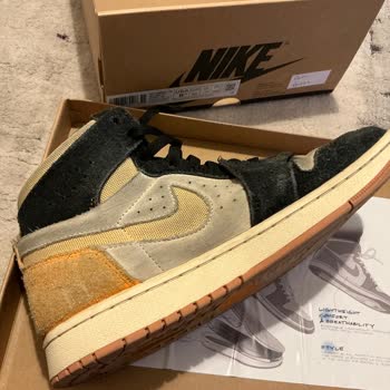 Saha Mağazacılık A. Ş. (Sneaks Up)