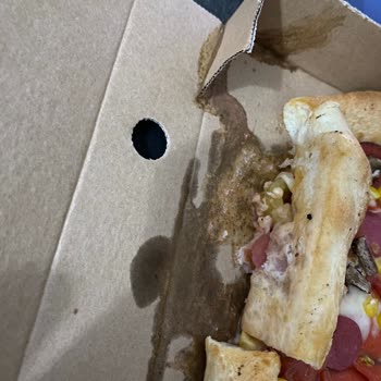 Pizza Hut Malzeme Kalitesi Ve Kötülüğü