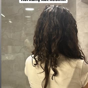 Creative Salon 216 En Kötü Kıvırcık Saç Kesimi Yapan Yer