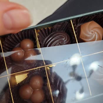 Kahve Dünyası Çikolata Paketinden Saç Teli Çıktı