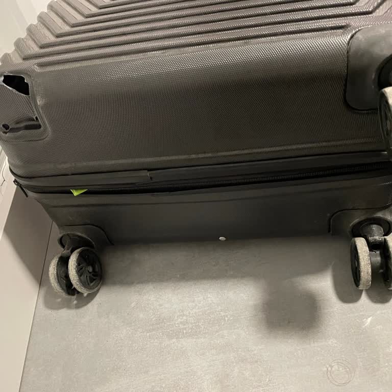 AJet (Anadolu Jet) Kırık Valizin Temin Edilmemesi