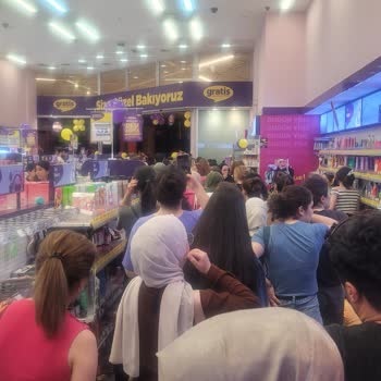 Gratis Torium AVM'de İndirim Krizi Yaşandı