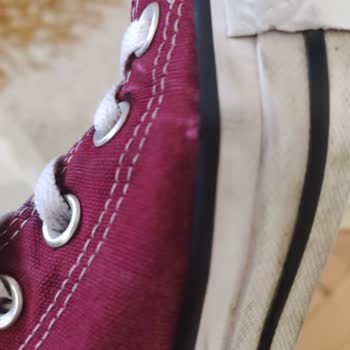 Converse Kalitesiz Ayakkabı 6 Ayda Kenarlarından Yırtıldı Açıldı