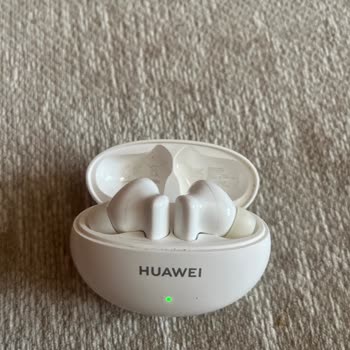 Правый наушник на Huawei FreeBuds 5i не работает сейчас