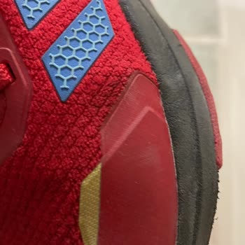 Adidas Ürünün Arkasında Durmadı