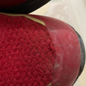 Adidas Ürünün Arkasında Durmadı