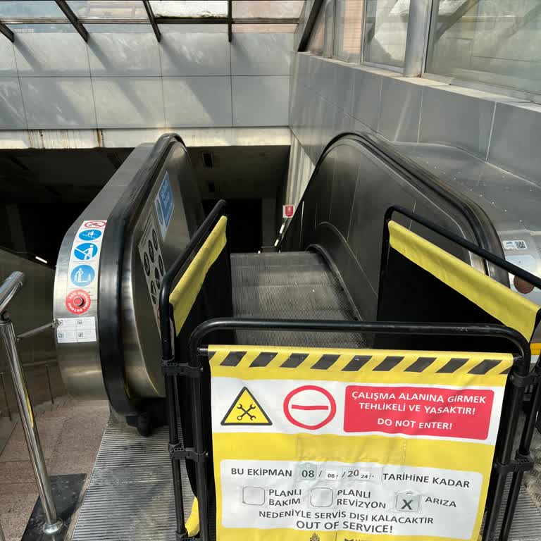Ulaştırma ve Altyapı Bakanlığı Bahçelievler Metro Yürüyen Merdiven Haftalardır Çalışmıyor