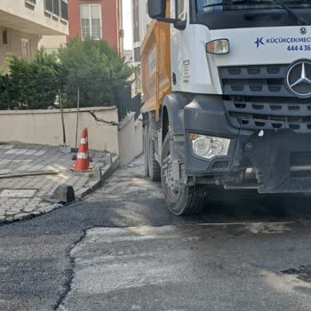 Küçükçekmece Belediyesi Bahçe Durağında Tehlike: Asfalt Kamyonu Hasarı