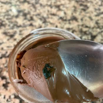 Nutella'nın İçinden Çıkan Garip Şey!