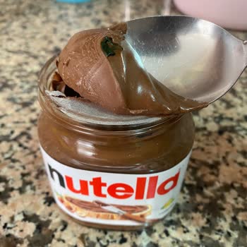 Nutella'nın İçinden Çıkan Garip Şey!