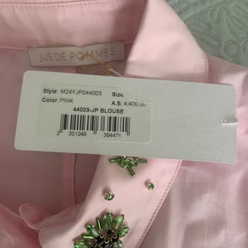 Lena Design Etiketteki Beden Yazısının Görülmemesi İçin Yırtılmış Olması