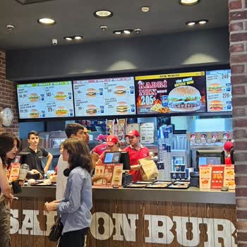 Saloon Burger Elli Saat Sıra Bekleme Ve Para İdesi