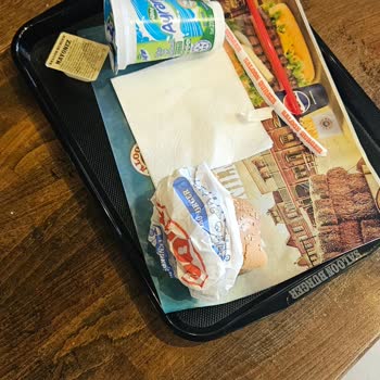 Saloon Burger Elli Saat Sıra Bekleme Ve Para İdesi