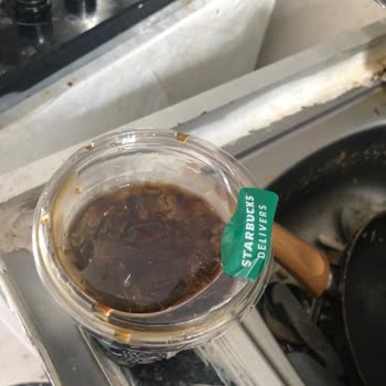 Starbucks Kahveyi Döküp Sırf Şikayet Edemeyelim Diye Kaçtı Kurye