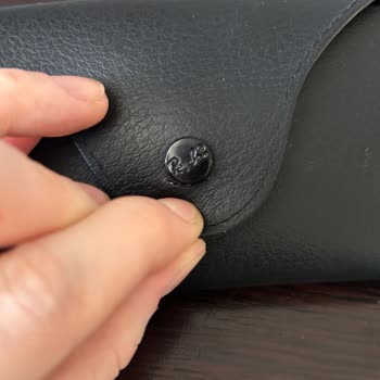 Rayban Gözlük Kılıfının Yırtılması