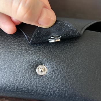 Rayban Gözlük Kılıfının Yırtılması