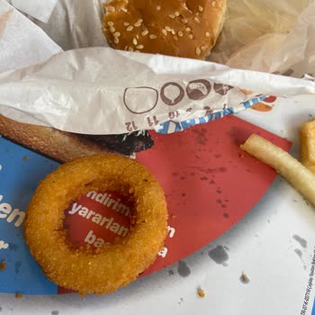 Burger King Siparişin İçinden Kıl Çıktı