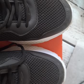 FLO Ayakkabı Hatalı Üretim!