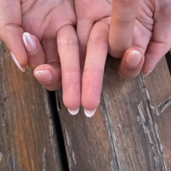 Alinda Nail Studio (Bornova) İşçilikleri Çok Kötü!