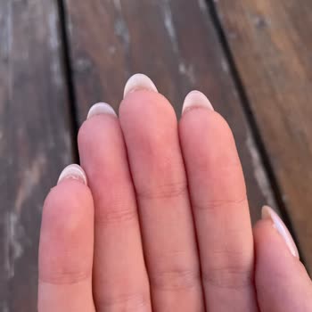 Alinda Nail Studio (Bornova) İşçilikleri Çok Kötü!