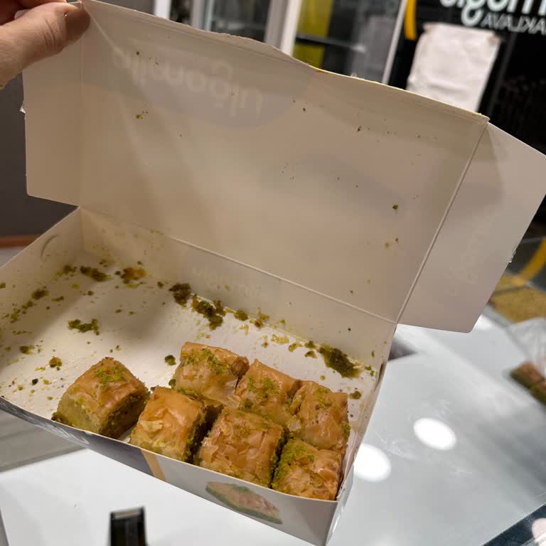 Alimoğlu Baklava Bayat Tatlı Verdiler