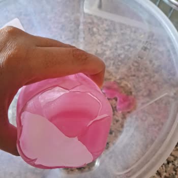 Tupperware Suluk Buzlukta Parçalandı.