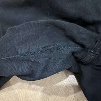 Mavi Yırtılan Pantolon Ve Kalitesi Düşen Pantolon
