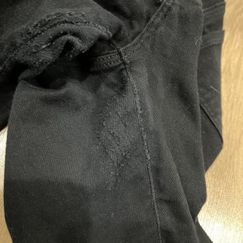 Mavi Yırtılan Pantolon Ve Kalitesi Düşen Pantolon