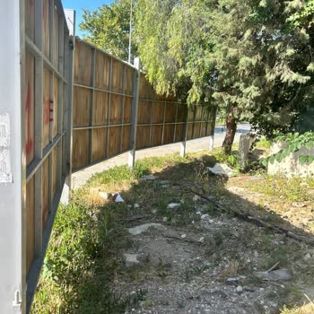 Bornova Belediyesi İnatla Toplanmayan Çöpler