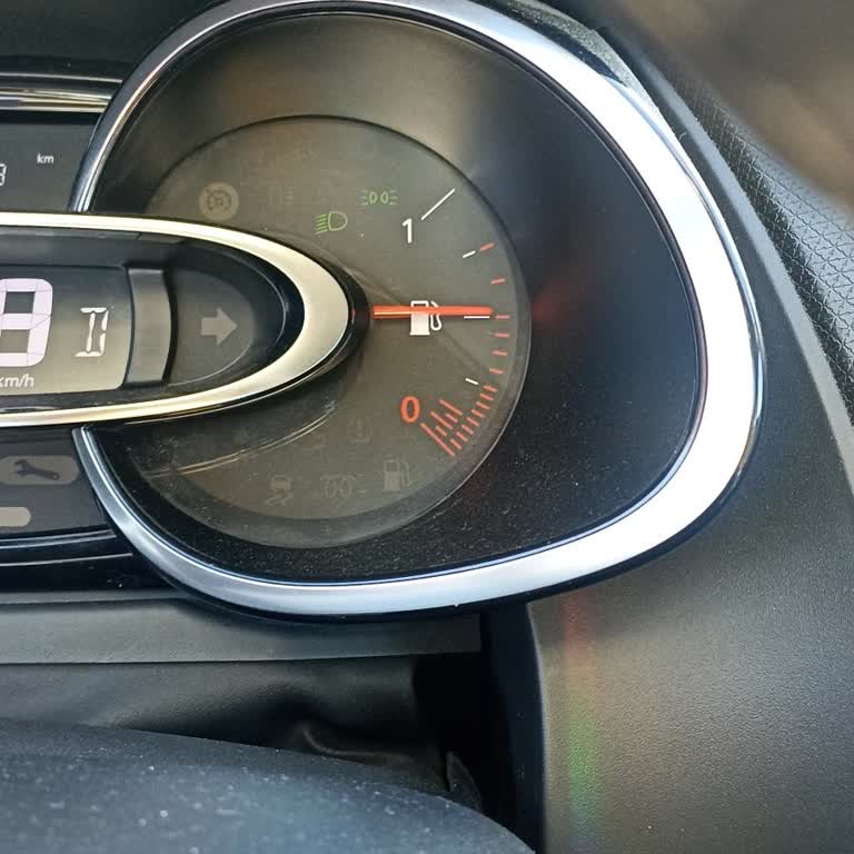 Renault Clio İcon Yakıt İbresi Yükselmiyor