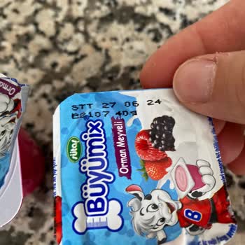 Sütaş Meyveli Yoğurt Bozulmuş.