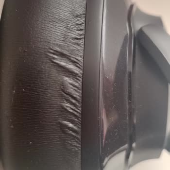 JBL Quantum, Deri Kısımlarında Deforme